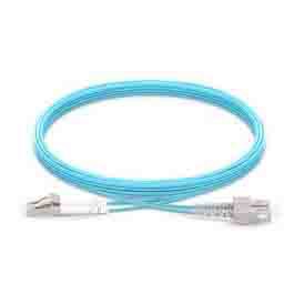 LC UPC ถึง SC UPC Simplex หรือดูเพล็กซ์ 2.0 มม. PVC หรือ LSZH 10G OM4 Multimode Fiber Optic Patchcord